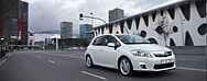 NEU UND DOCH SCHON BEW�HRT  TOYOTA AURIS: SPAREN DURCH DEN VOLLHYBRID