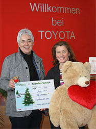 L�hr Automobile �bergibt Spendenscheck an die B�renherz Stiftung