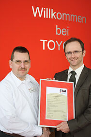 Zertifizierungsprogramm �Toyota Service Management�  Topservice bei L�hr Automobile Wiesbaden
