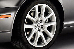 Sehr positives Halbjahresergebnis f�r Jaguar und Land Rover
